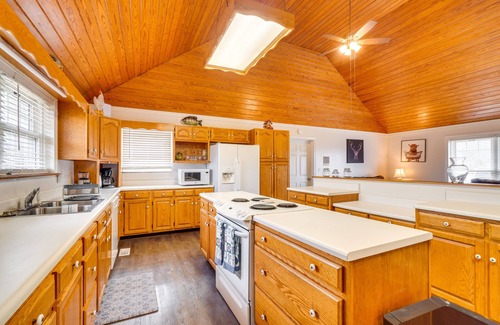 Dayton House | Riverfront Dayton Getaway on 700 Wooded Acres!