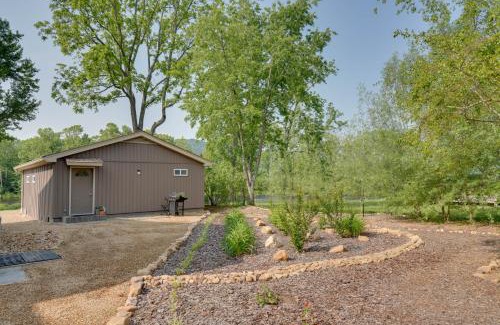 Elizabethton House | Riverfront Elizabethton Detached Studio with Grill