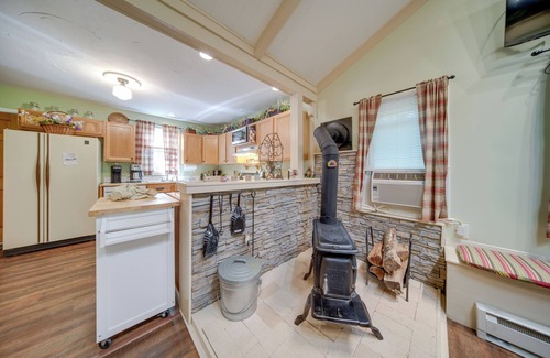 Austinburg Cottage | Riverfront Geneva Cottage on Grand River!