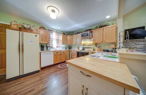 Austinburg Cottage | Riverfront Geneva Cottage on Grand River!