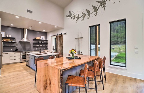Heber Springs House | Riverfront Heber Springs Home with Dock & Slip!