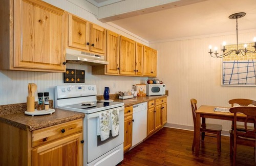 Draper Cabin | Riverfront/Historic & Charming/Wrap Around Porch