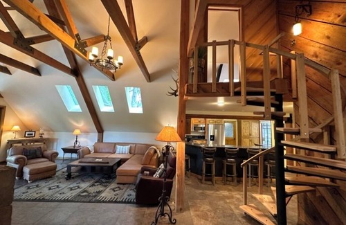 Three Rivers House | Riverfront Home near Sunriver w/hot tub and 2 firepits 5* reviews on Airbnb