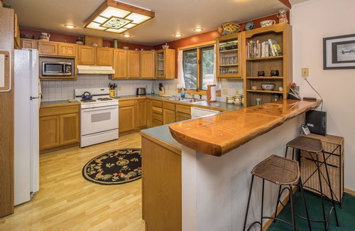 Gallatin Gateway House | Riverfront home on Gallatin with access to Big Sky and Bozeman