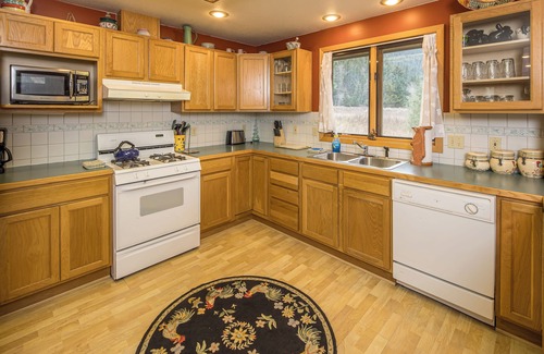 Gallatin Gateway House | Riverfront home on Gallatin with access to Big Sky and Bozeman