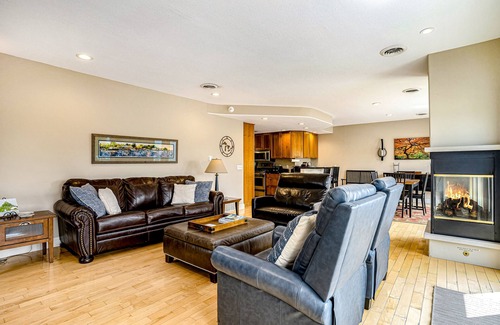 Saugatuck Condo | Riverfront Home w/Private Deck/River Views/Free WiFi - Near Restaurants/Marina