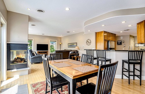 Saugatuck Condo | Riverfront Home w/Private Deck/River Views/Free WiFi - Near Restaurants/Marina