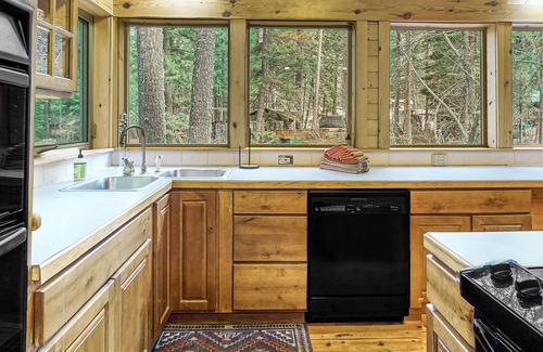 Wallowa County House | Riverfront home with deck, fireplace, & salt water hot tub- near hiking & lake