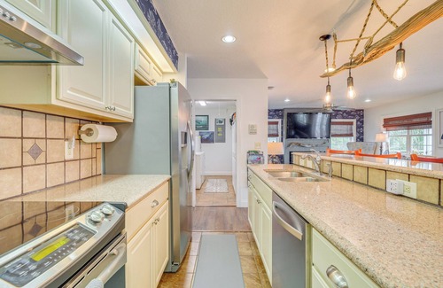 Homosassa House | Riverfront Homosassa Retreat w/Kayak & Boat Dock!
