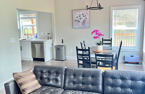 Gold Bar Cottage | Riverfront House + 2 Acre Land + Wallace River + Private Creek