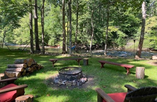 Damascus House | Riverfront House in Damascus VA
