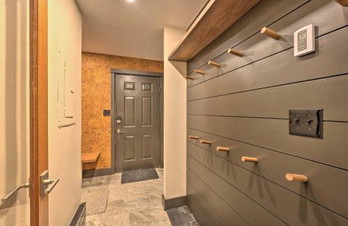 Lincoln Apartment | Riverfront Lincoln Condo 1 Mi to Loon Mountain!