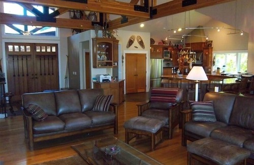 Bend Cabin | Riverfront Lodge great setting, walk to downtown!