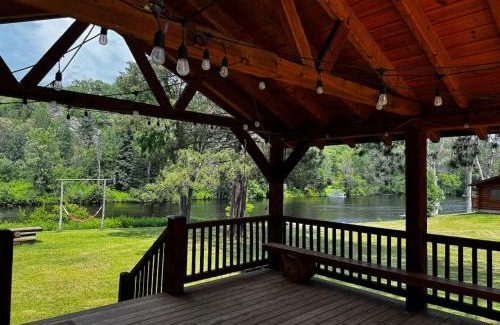 Crystal Falls House | Riverfront Loft 6