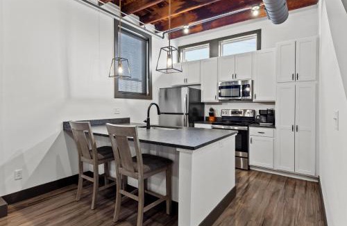 Downtown St. Louis Apartment | Riverfront Loft-Private Roof Deck-Parking-P204