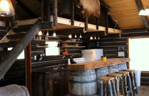 Questa Cabin | Riverfront Log Cabin, minutes away from your outdoor adventure