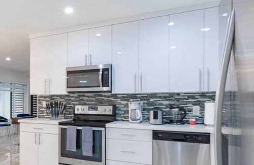 El Portal Villa | Riverfront Luxury Villa w/Paddle Boards & Jacuzzi!