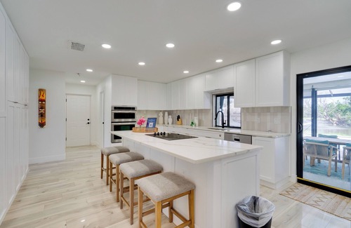 Iona Shores House | Riverfront 'Mai Tai Villa' 7 Mi Fort Myers Beach