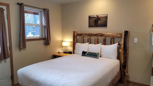 Thompson Falls Hotel | Riverfront Motel & Cabins