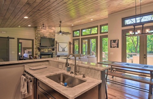 Ellijay Cabin | Riverfront Mountain Modern Cabin with hot tub very close to downtown Ellijay.