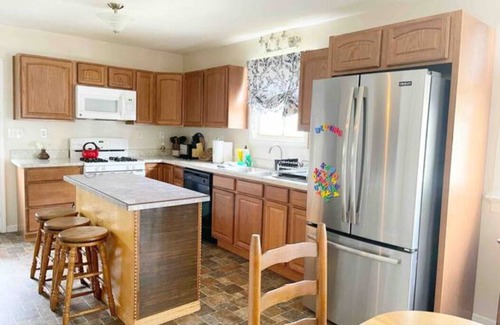 Mount Carbon Cottage | Riverfront-NO CLEANING FEE -3BR-NRG-Deck-Dock-Hike-Firepit-Pets-OK-Boat-Kayak