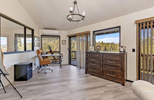 Trail House | Riverfront Oregon Retreat w/Hot tub & Pool
