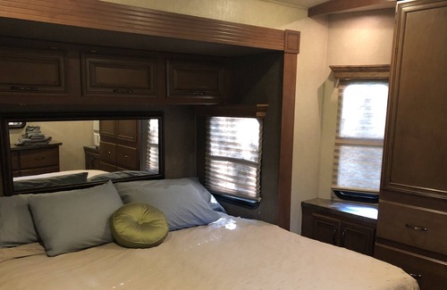 Umpqua House | RiverFront Property in the Heart of Umpqua Wine Tour Country