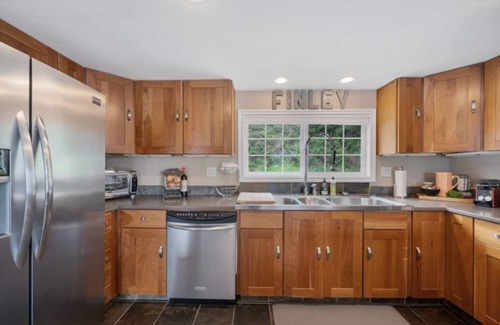 Nehalem Cottage | *Riverfront*Pvt Dock*Game Room*6 mins to Beach*