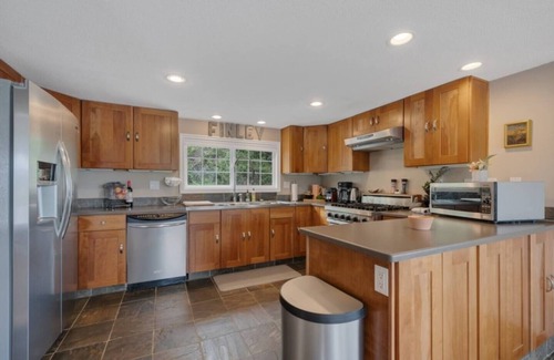 Nehalem Cottage | *Riverfront*Pvt Dock*Game Room*6 mins to Beach*
