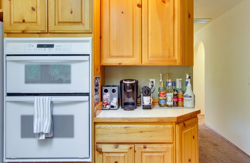Startup House | Riverfront Rental w/Deck: 4 Mi to Wallace Falls!