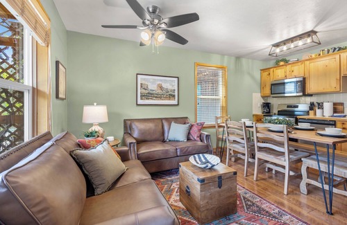 Red River Cabin | Riverfront! "River Retreat Cabin #3" In Town, Pet friendly, WIFI