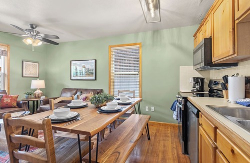 Red River Cabin | Riverfront! "River Retreat Cabin #3" In Town, Pet friendly, WIFI