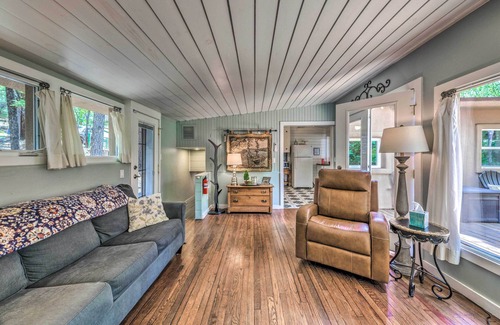 Ruidoso Cottage | Riverfront Ruidoso Cabin w/Deck, Walk to Midtown!