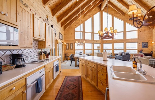 Victor House | Riverfront Teton property convenient to Jackson Hole & Targhee - dog-friendly