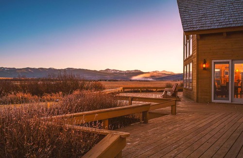 Victor House | Riverfront Teton property convenient to Jackson Hole & Targhee - dog-friendly