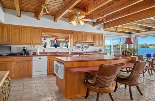 Homosassa House | Riverfront views. Sleeps 12 with private dock.