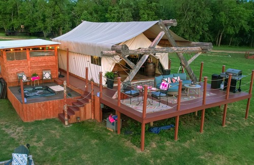 Marble Falls Cabin | Riverfront Yurt, AC, Hot tub, Kayaks, Movie Projector, Fire Pit
