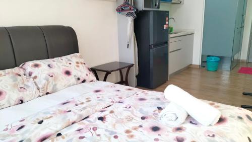 Brickfields Apartment | Riveria City with sky pool and fitness room KL Sentral