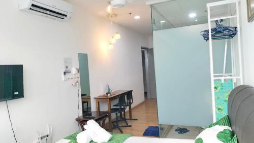 Brickfields Apartment | Riveria City with sky pool and fitness room KL Sentral