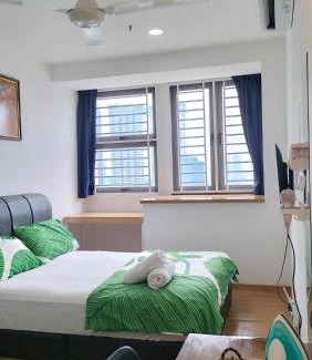 Brickfields Apartment | Riveria City with sky pool and fitness room KL Sentral