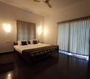 North Paravur Villa | Riveria Portico - River side 6 bedroom private pool Bungalow