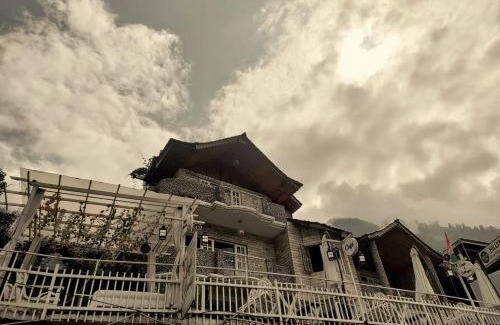 Vashist Hotel | Riverine Cafe & Cottages
