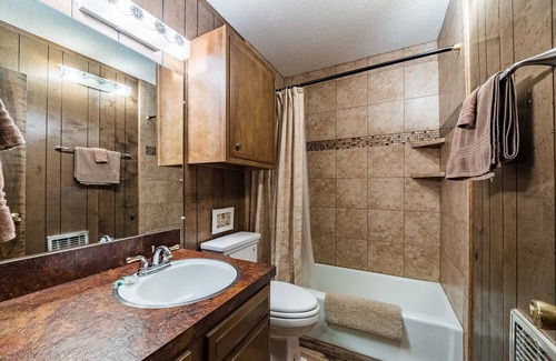 Ruidoso Cabin | RiverRidge Getaway: 3 Bedroom, 3 bath Upper Canyon Cabin on the River!