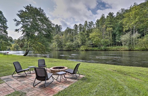 Hayesville House | Rivers Edge - Ultimate Riverfront Getaway