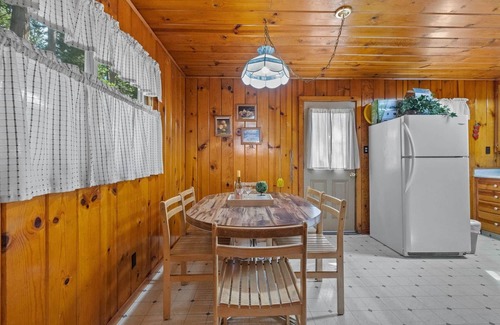 Strawberry Cabin | Rivers Resort Cabin #2