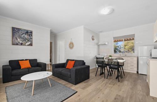 Paringa House | Riversands Rest Accommodation Paringa - Tea Tree Cottage