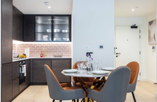 Woolwich Apartment | Riverscape Executive One Bed Apartment with AC