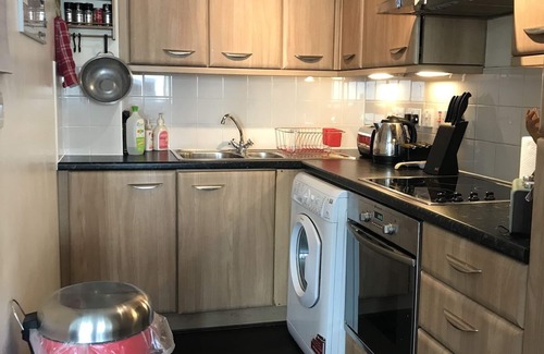 Sands End Apartment | Riverside 1-bed flat Imperial Wharf