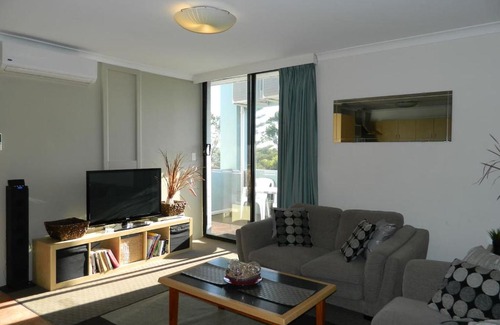 South Perth Apartment | Riverside 2 bedroom with South Perth Peninsula Views