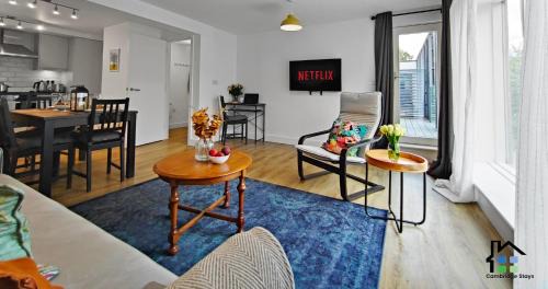 Cambridge Apartment | Riverside - 2BR & 1BR - Flat Walk to Centre with open Parking